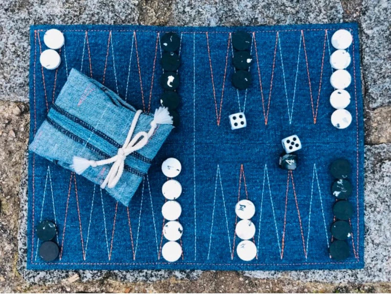 Backgammon de voyage éco-conçu fait en France - Bleu jean - Image 3