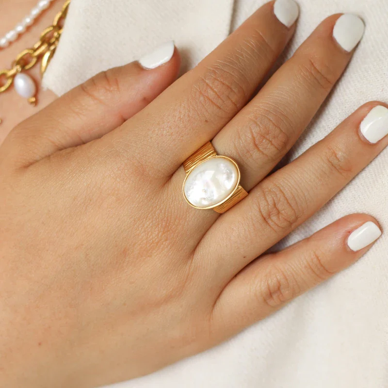 Bague grande martelée Nacre - Image 4