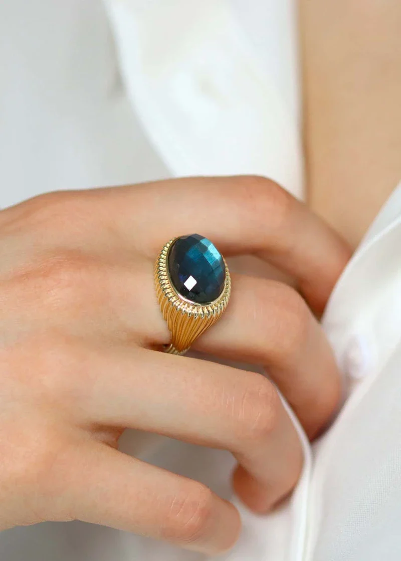 Bague ovale Labradorite plaqué or - Antoinette - Image 2