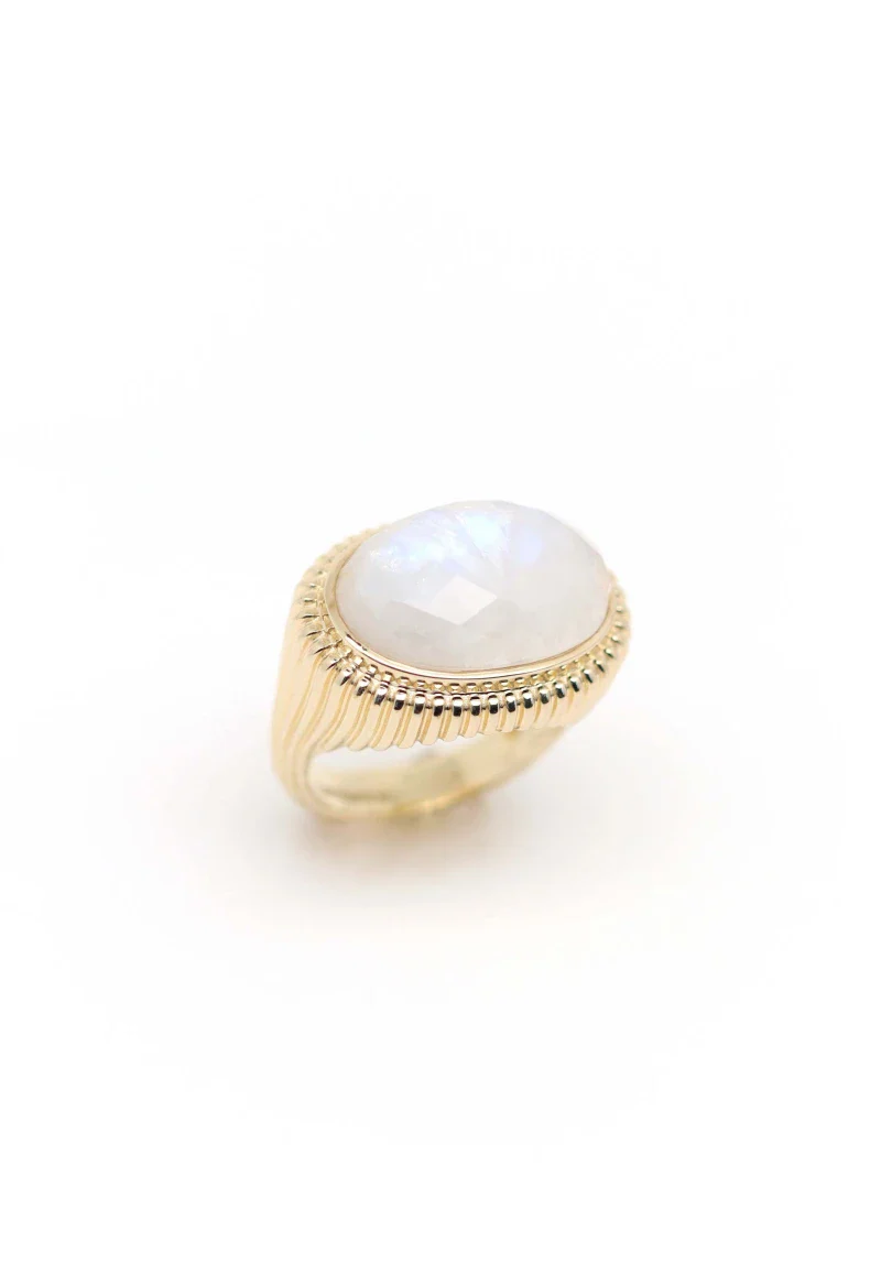 Bague ovale Pierre de lune plaqué or - Antoinette - Image 2