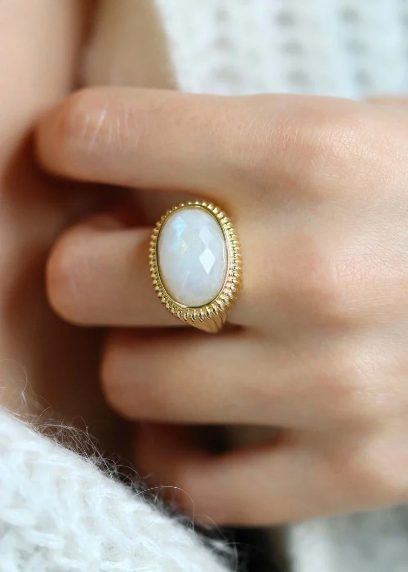 Bague ovale Pierre de lune plaqué or - Antoinette - Image 3