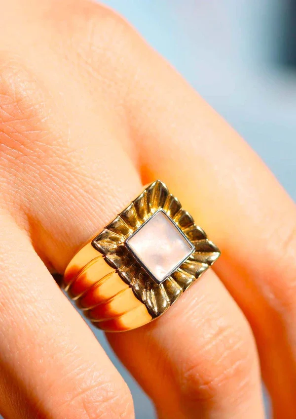 Bague plaqué or Nacre carré I Albertine - Image 2