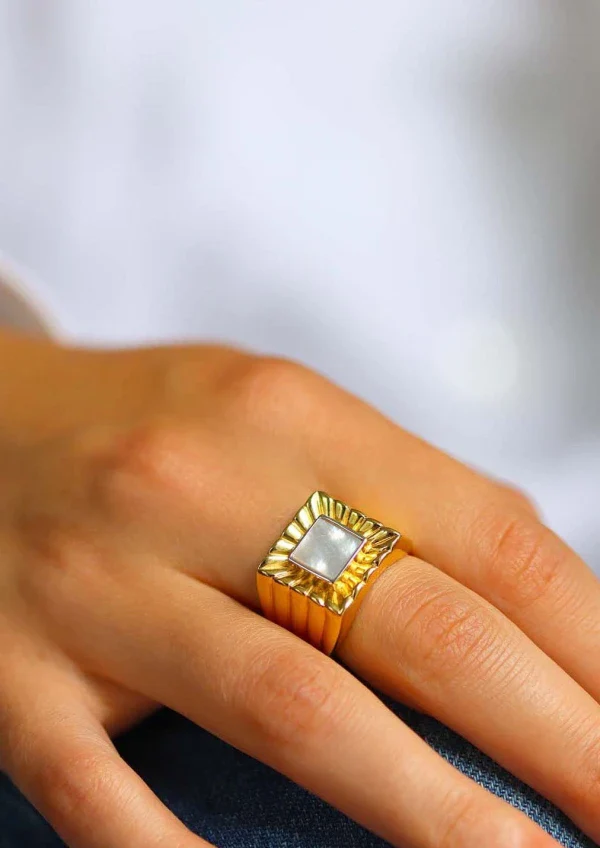 Bague plaqué or Nacre carré I Albertine - Image 4