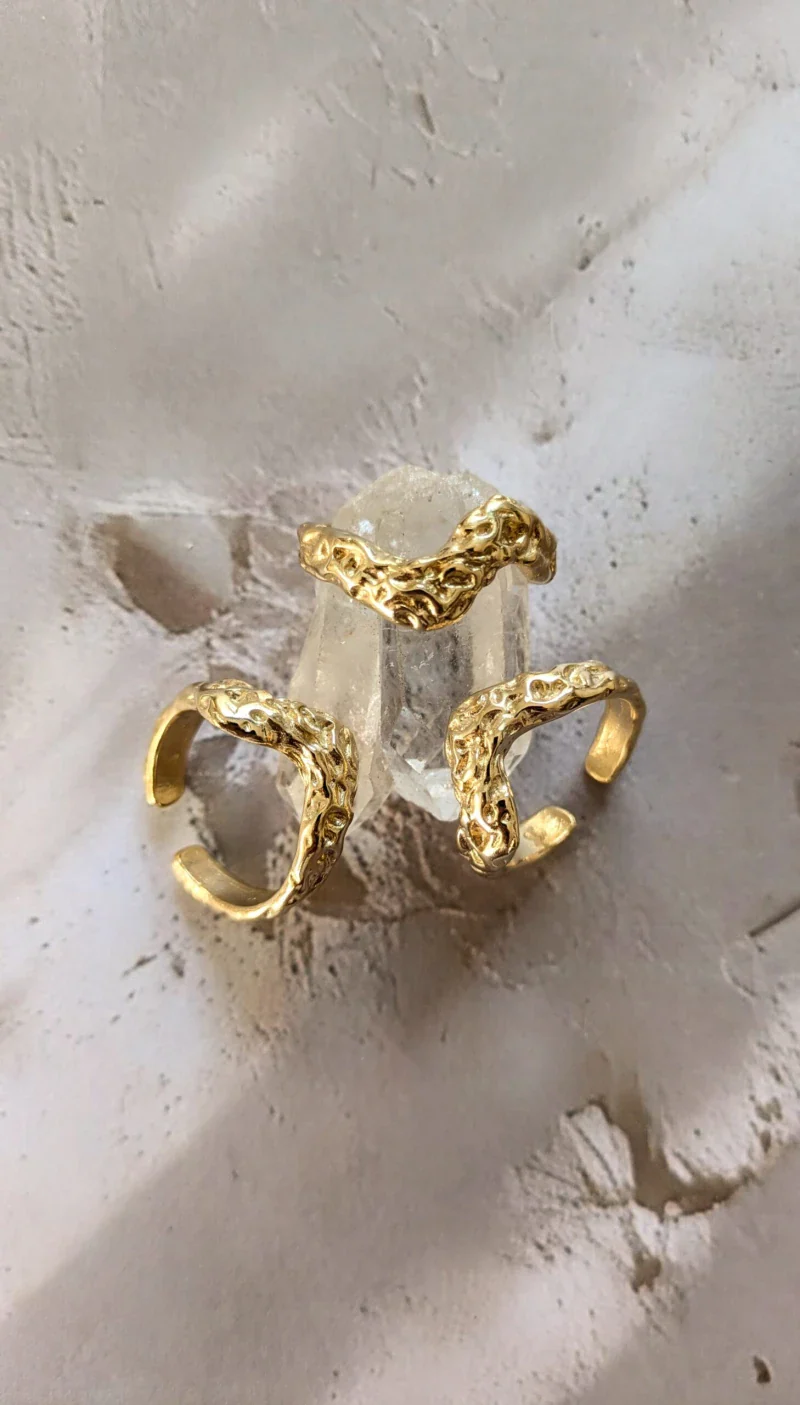 Bague vague or martelé - L'Aigua - Image 3