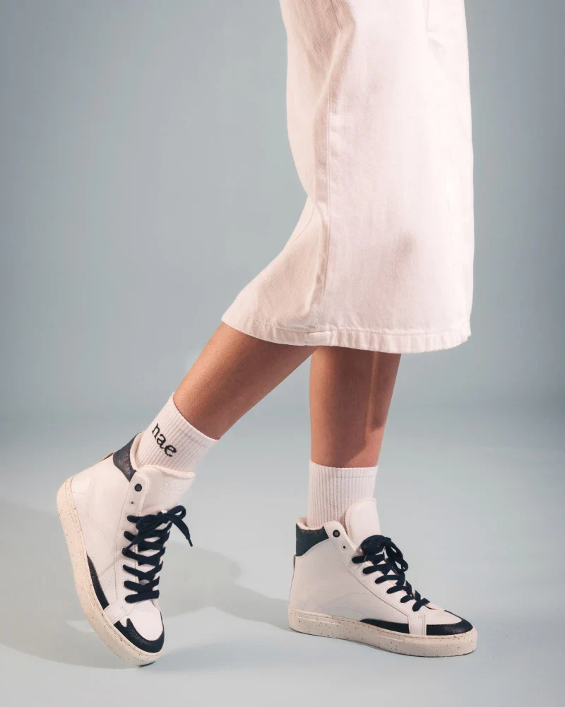 Baskets montantes bleues en Piñatex et cuir de pomme – London - Image 6