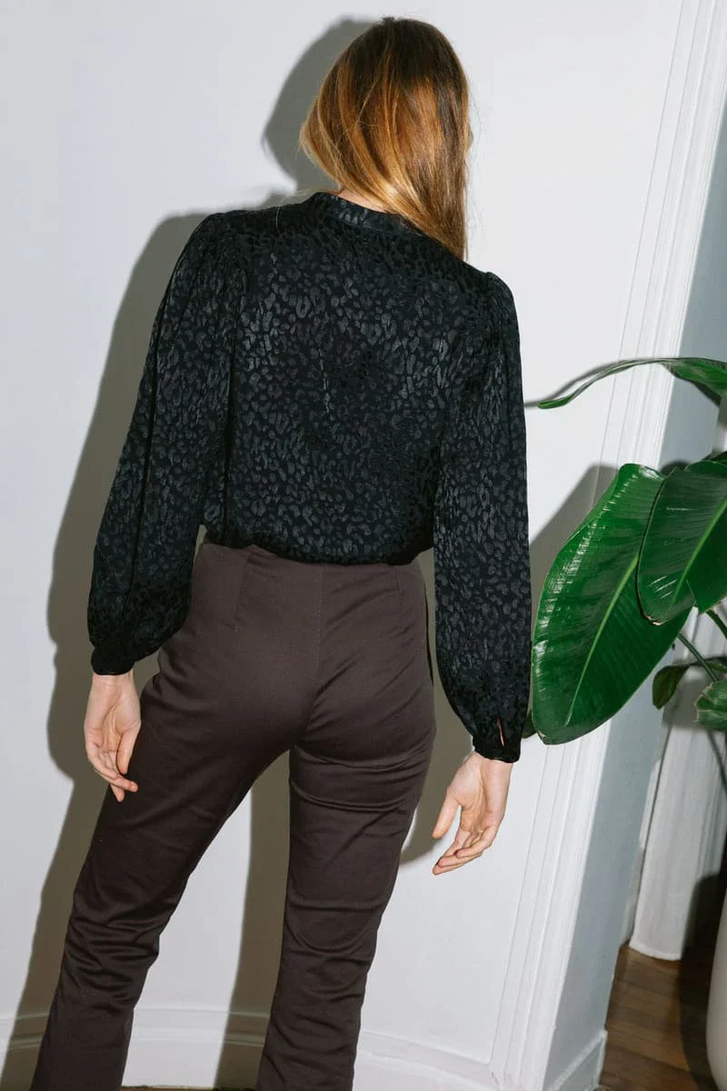 Blouse à col mao imprimée léopard noire - Hortensia - Image 3