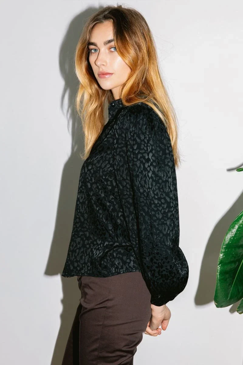Blouse à col mao imprimée léopard noire - Hortensia - Image 4