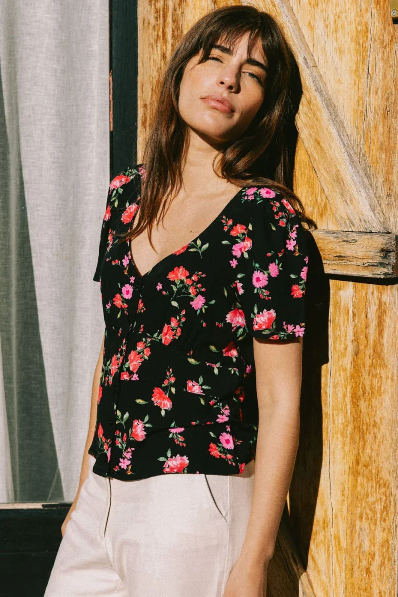 Blouse noire imprimée floral à manches courtes - Althéa - Image 2