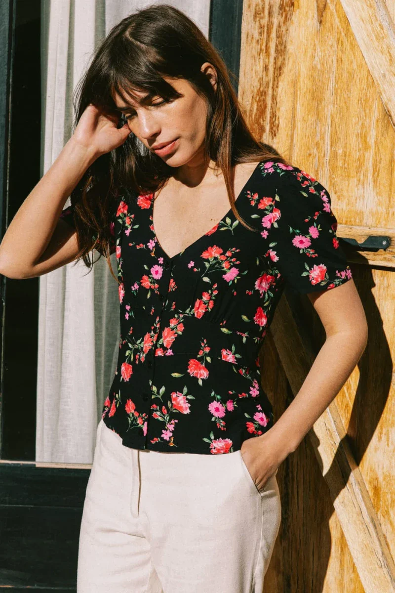 Blouse noire imprimée floral à manches courtes - Althéa - Image 3