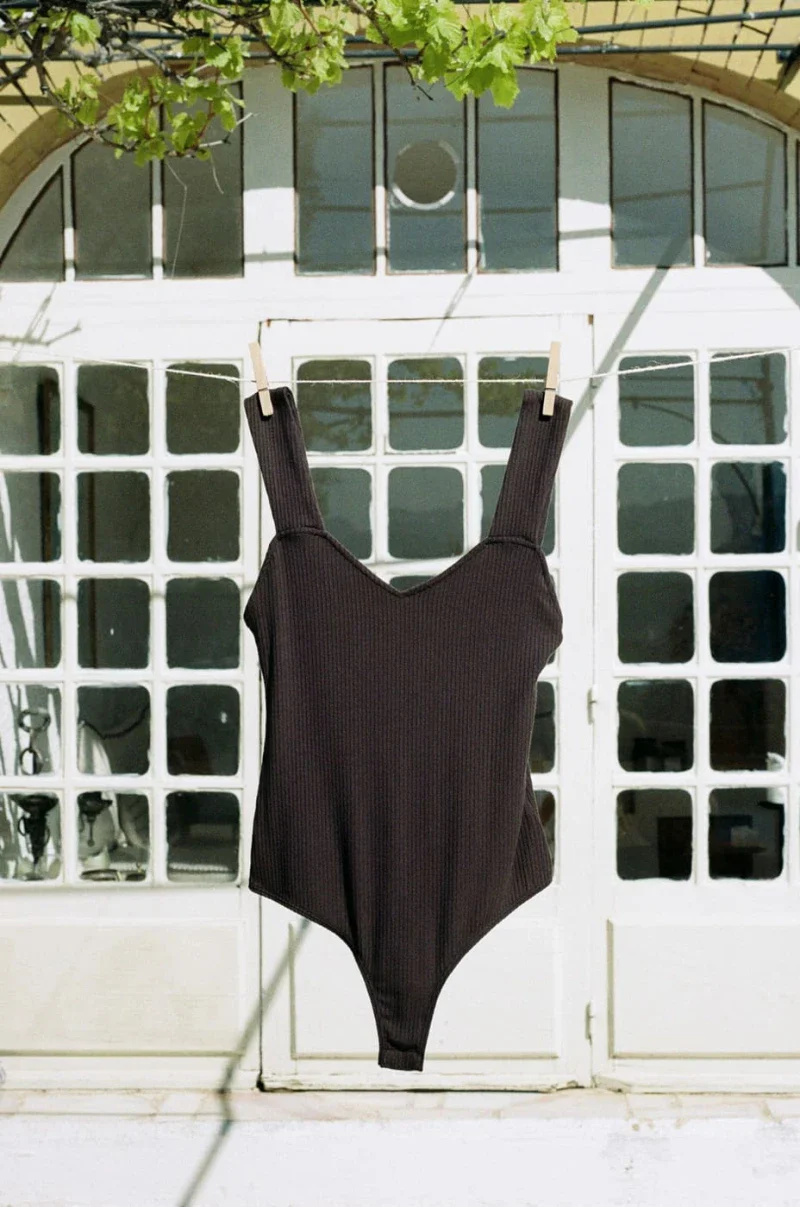 Body marron en maille côtelé à décolleté V - Alysse - Image 5