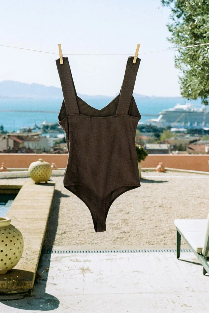 Body marron en maille côtelé à décolleté V - Alysse - Image 6