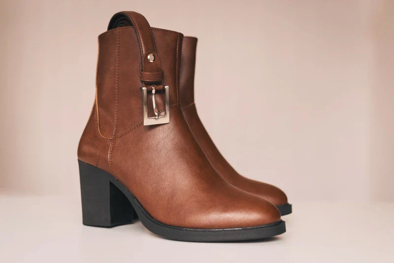 Bottines et ceinture en cuir vegan marron - Alicia et Camp - Image 2