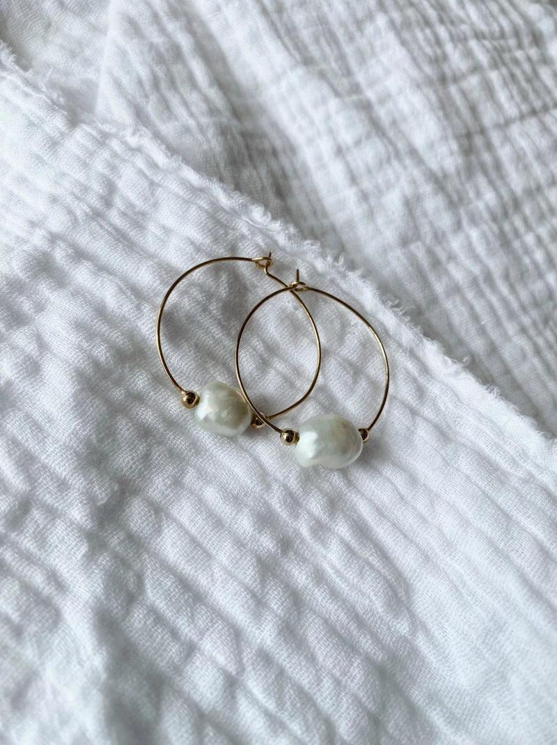 Boucles d’oreilles dorées avec perles - Baroque - Image 2