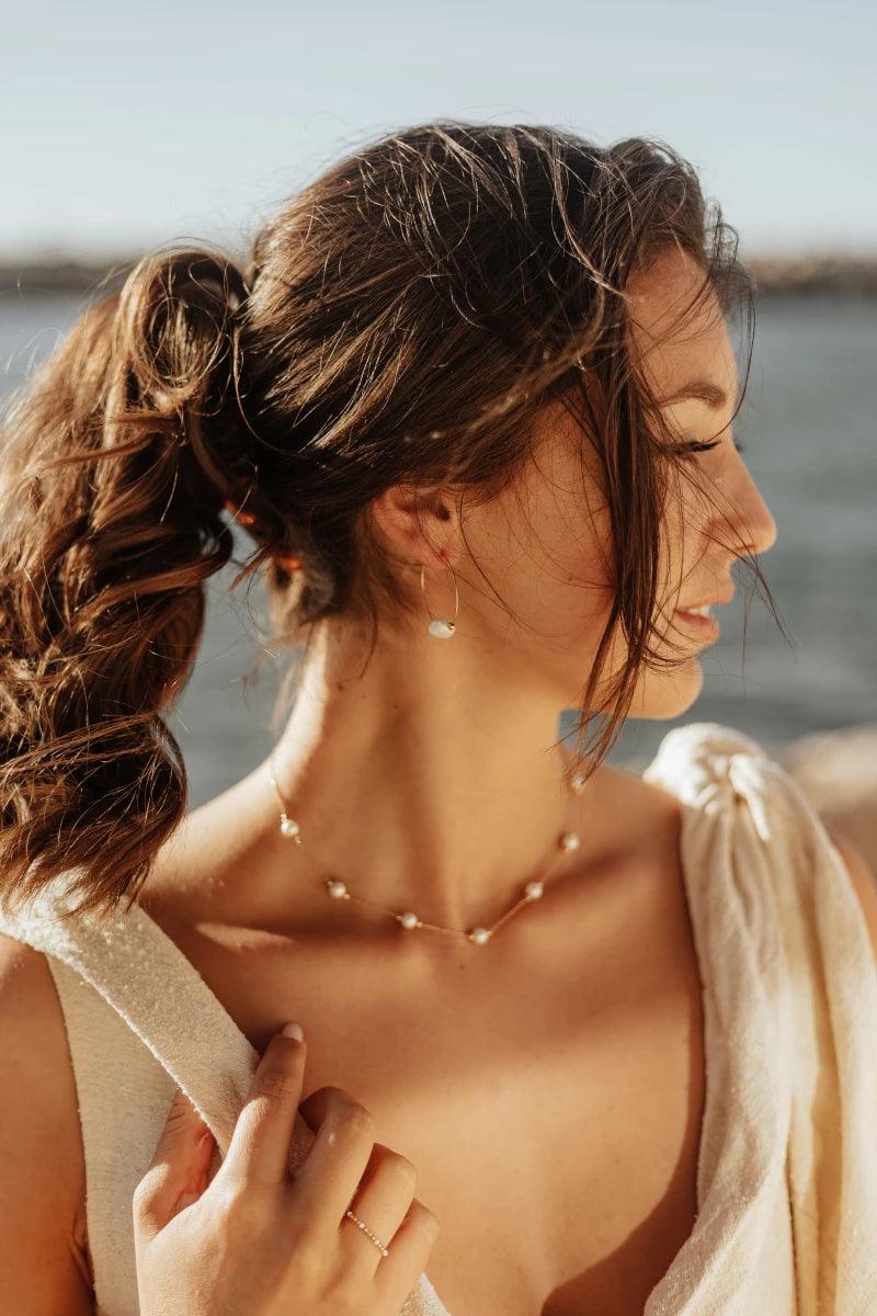 Boucles d’oreilles dorées avec perles - Baroque - Image 3