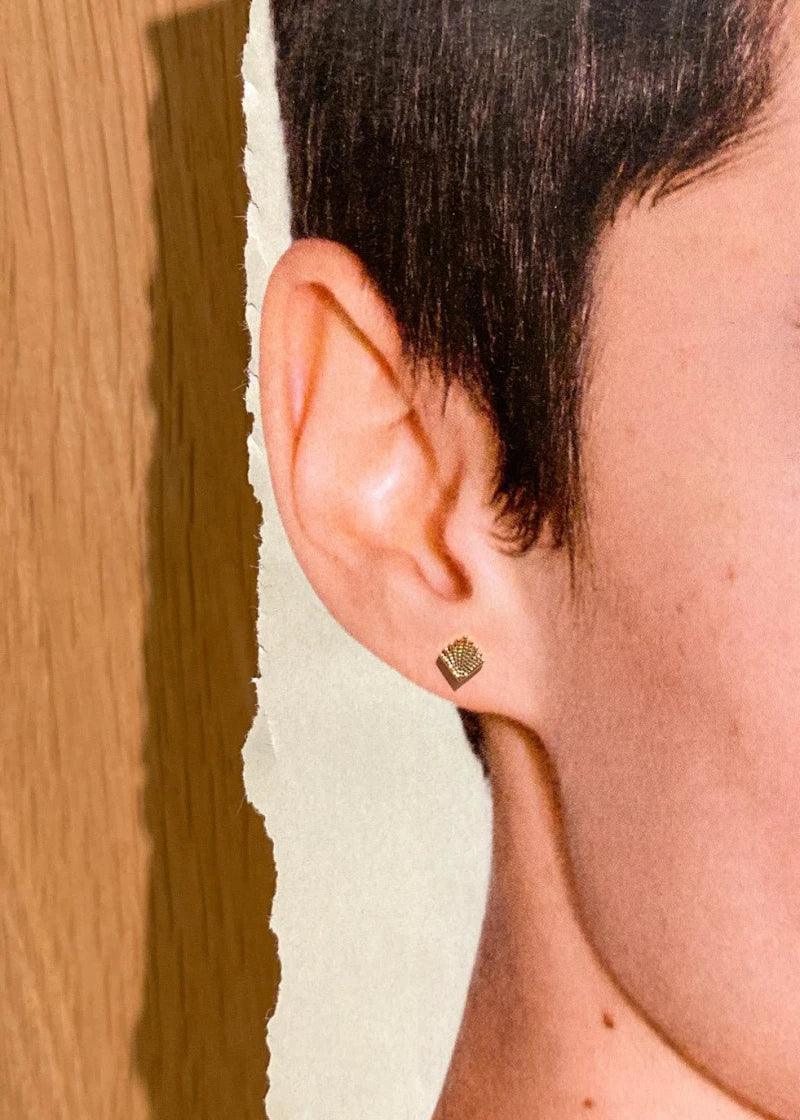 Boucles d’oreilles dorées - Shell - Image 3