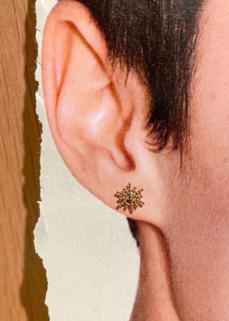 Boucles d’oreilles dorées - Soleil - Image 2