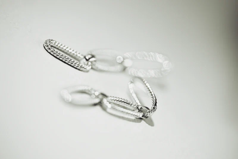 Boucles d'oreilles artisanales en chaînes rectangulaires - Image 3