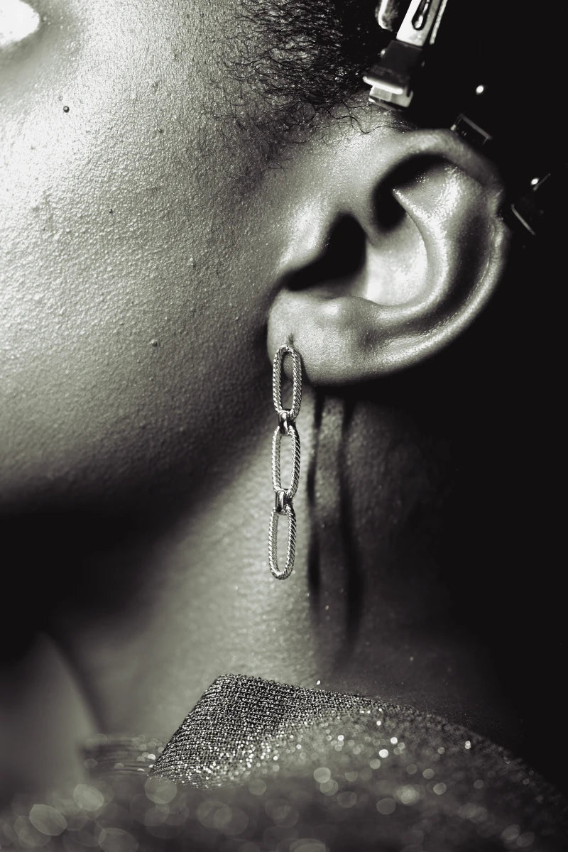 Boucles d'oreilles artisanales en chaînes rectangulaires - Image 4
