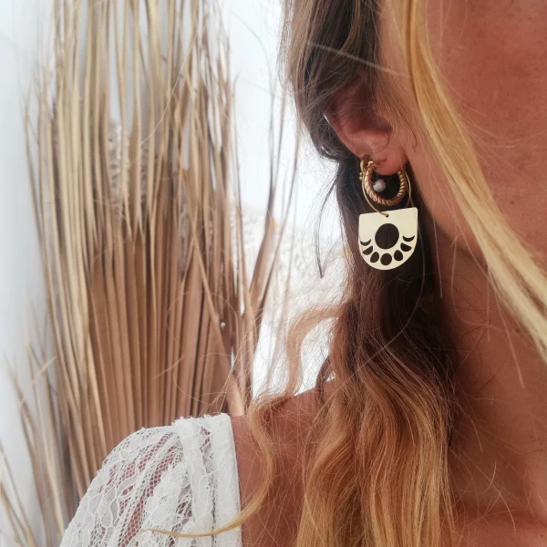 Boucles d’oreilles Créoles dorées pour femme - Intuition - Image 4