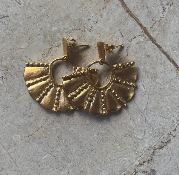 Boucles d'oreilles dorée éventail - Image 2