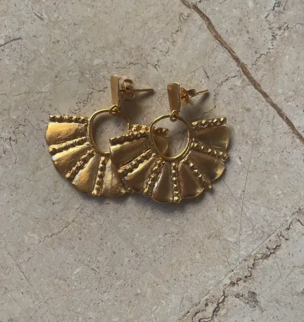 Boucles d'oreilles dorée éventail - Image 3