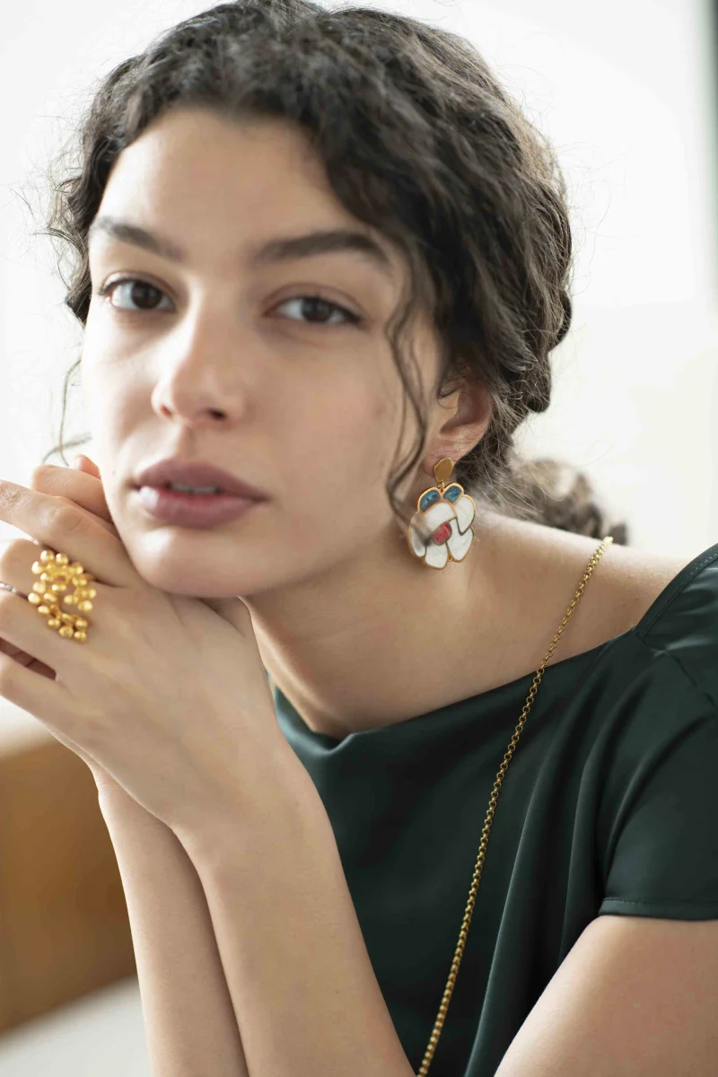 Boucles d'oreilles - Fleurs blanches - Image 3