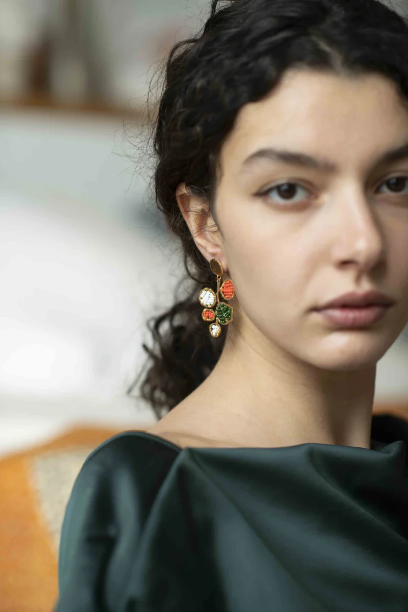 Boucles d'oreilles perlées - Fleurs pendantes colorées - Image 5