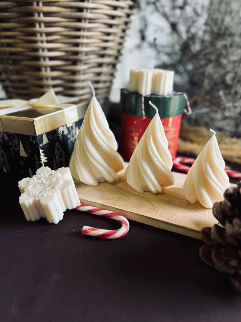 Bougie artisanale en forme de Sapin - Image 3