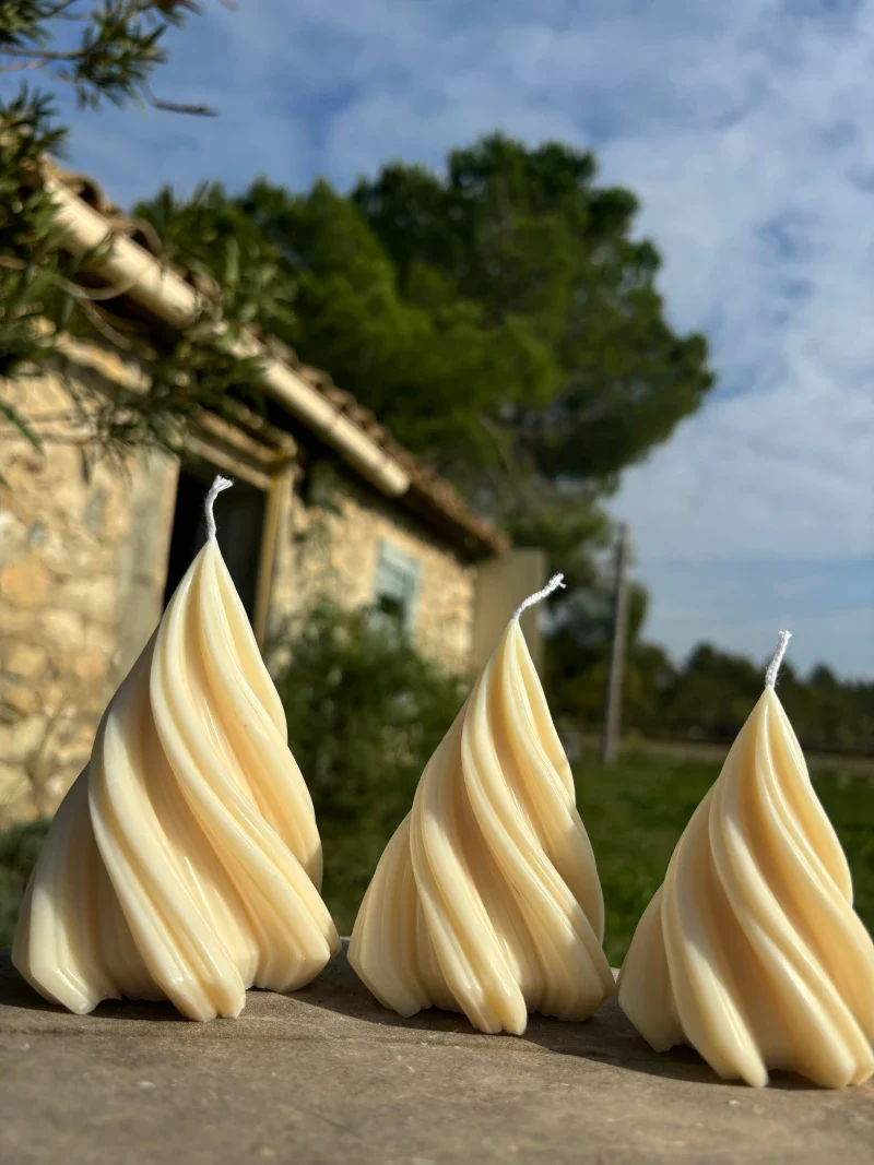 Bougie artisanale en forme de Sapin - Image 7