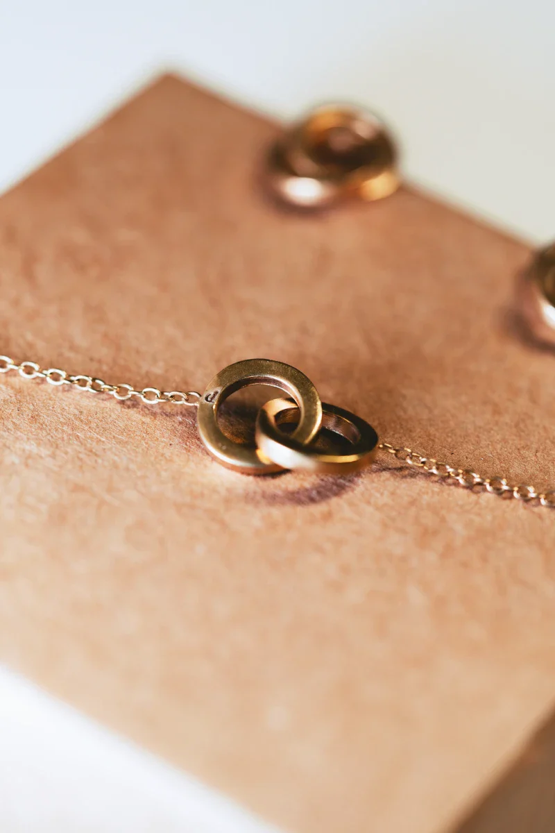 Bracelet ajustable avec pendentif cercles entrelacés - Image 2