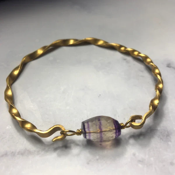 Bracelet doré tressé avec pierre semi-précieuse - Image 7