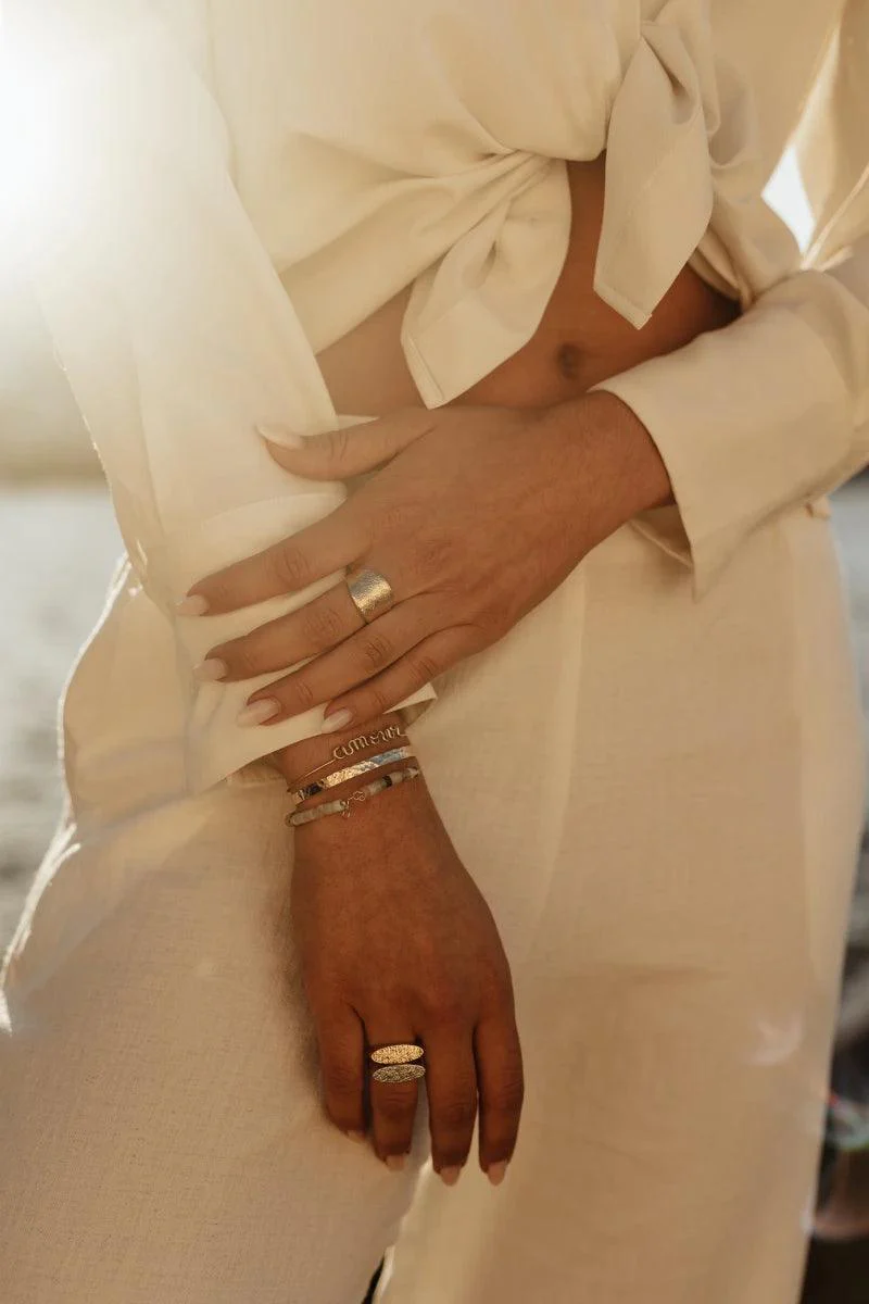 Bracelet dorée ou argentée en jonc - Roches - Image 3