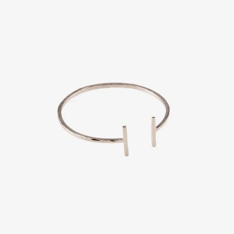 Bracelet fin T argent / martelé - Gabriela - Image 2