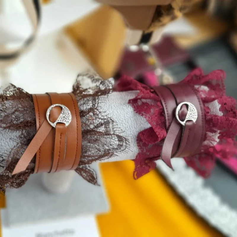 Bracelet manchette réglable en alter-cuir de raisin et dentelle de Calais - Image 2