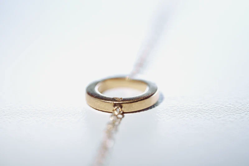 Bracelet Minimaliste avec Pendentif Cercle - Image 2