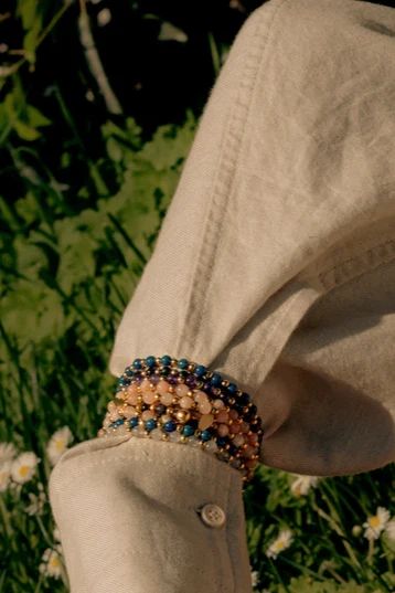 Bracelet fait main avec pierres naturelles et perles dorées - Image 7