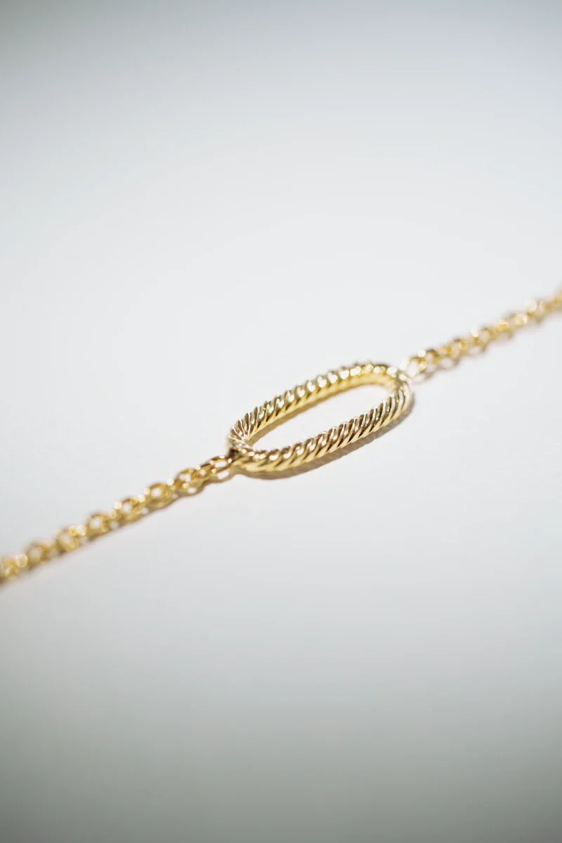 Bracelet Minimaliste avec Pendentif Rectangulaire - Image 2