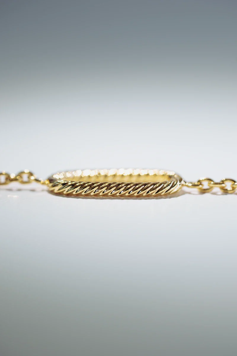 Bracelet Minimaliste avec Pendentif Rectangulaire - Image 4