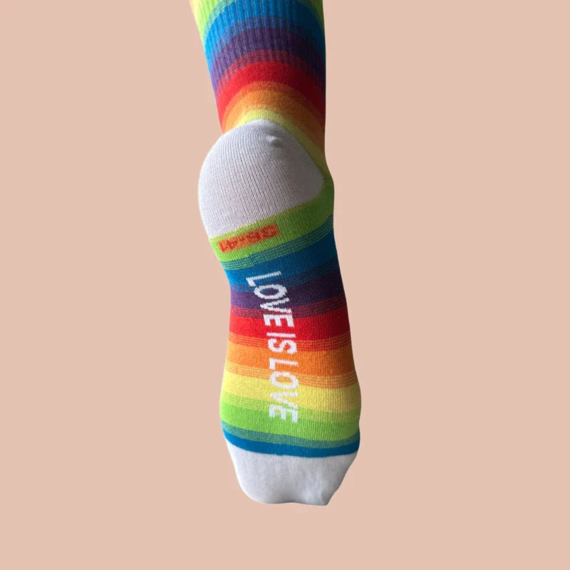 Chaussettes Blanches Arc-en-Ciel - Love is Love Rainbow Sock - Image 3