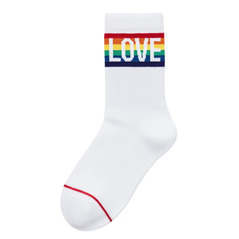 Chaussettes en coton bio blanches avec rayures arc-en-ciel et message "LOVE IS LOVE" - Image 2