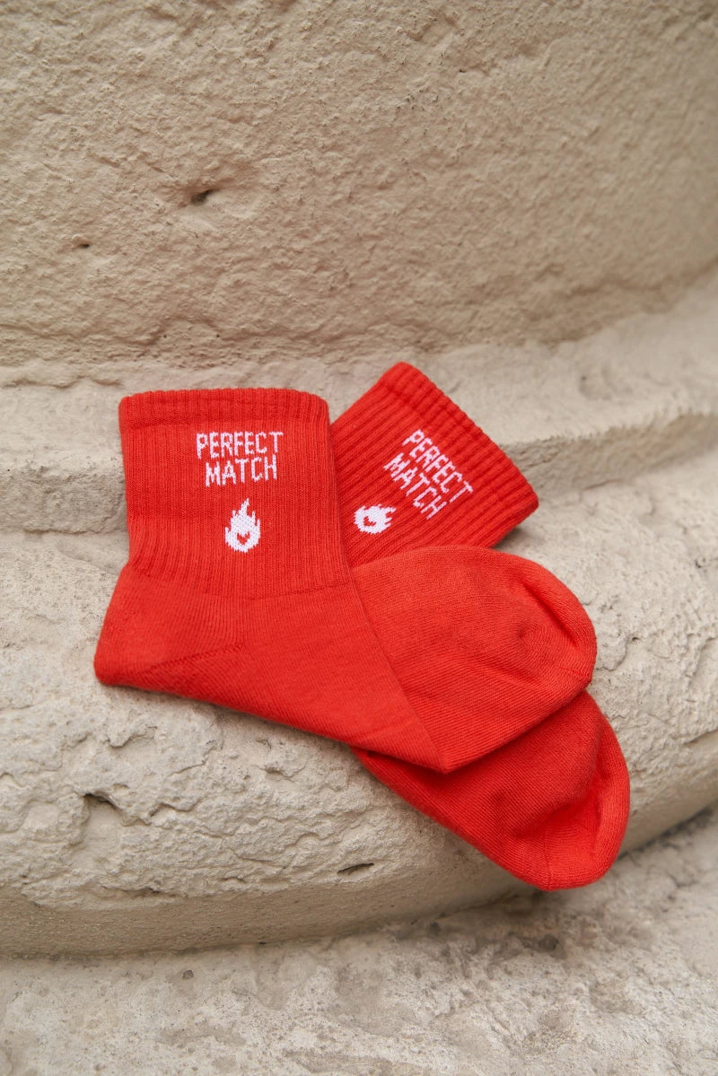Chaussettes unisexes rouges "Perfect Match" - Image 2
