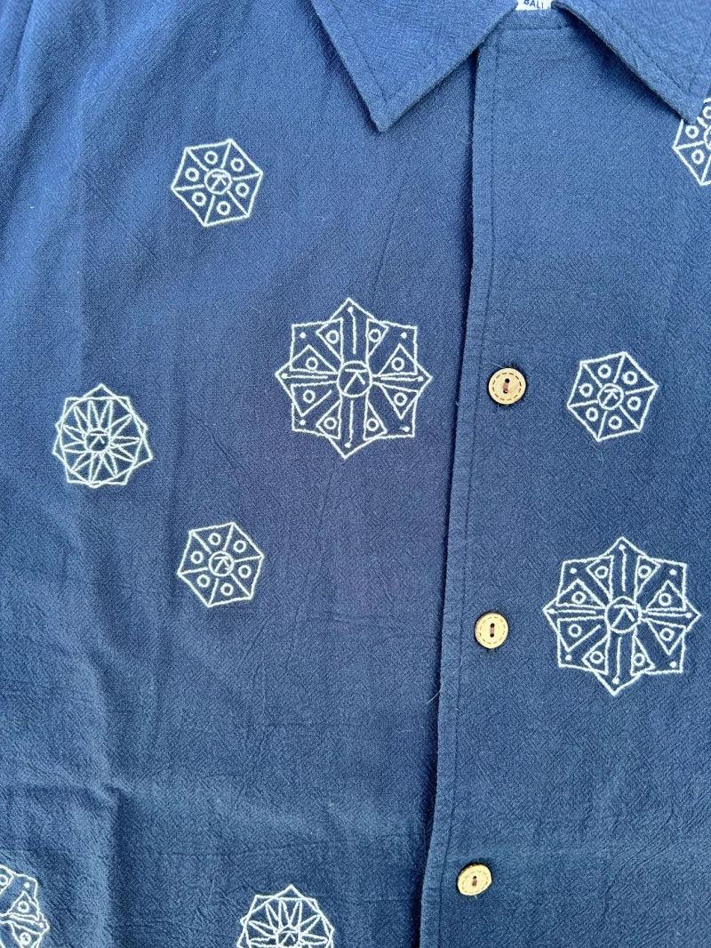 Chemise bleu marine brodée pour homme en coton bio - Spindrift - Image 4