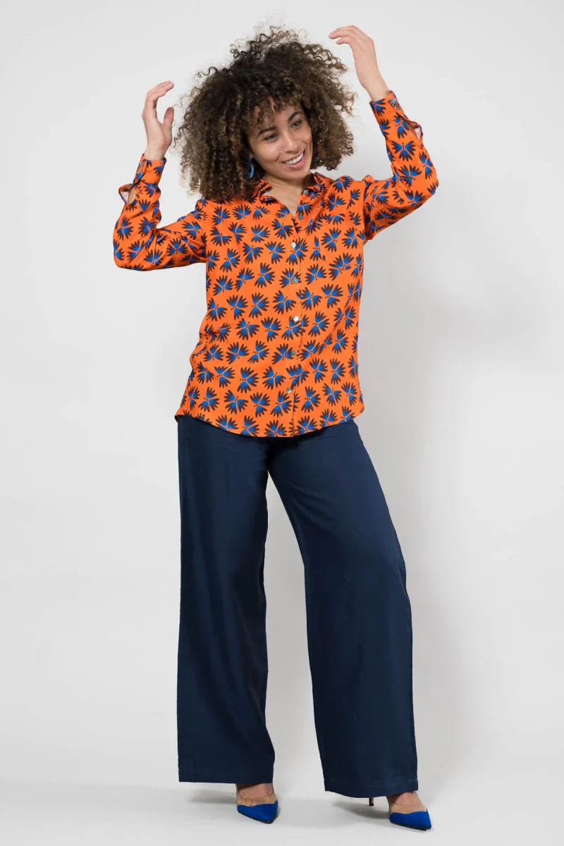 Chemise en viscose orange imprimée floral bleu - Image 2