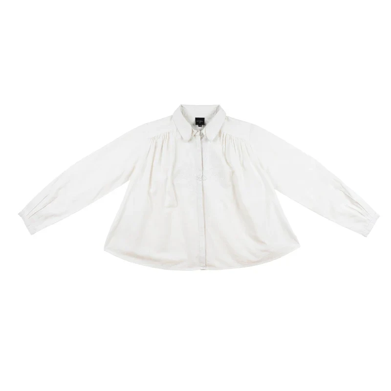 Chemise blanche avec broderie florale réalisée à la main - Image 11