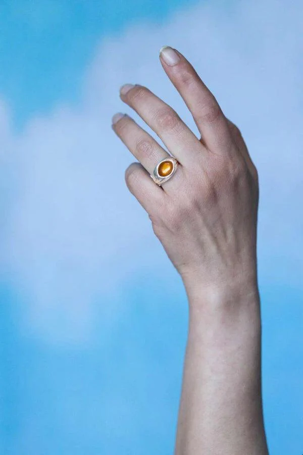 Chevalière en argent avec émail ambre - Mirage - Image 3