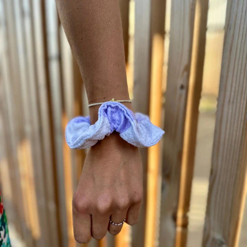 Chouchou upcyclé – Lilas et blanc/crème - Rachel - Image 10
