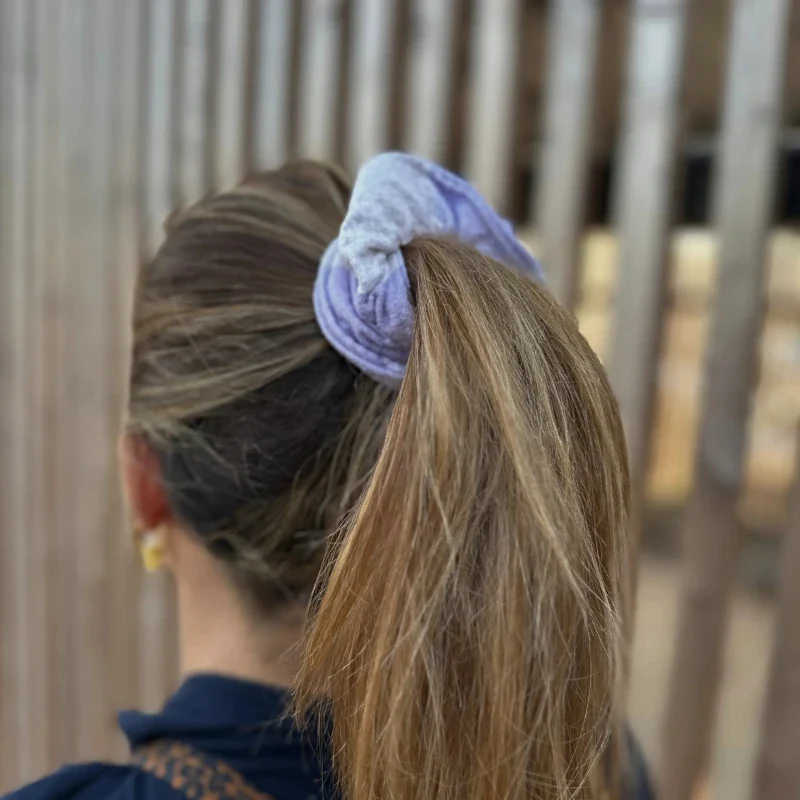 Chouchou upcyclé – Lilas et blanc/crème - Rachel - Image 11
