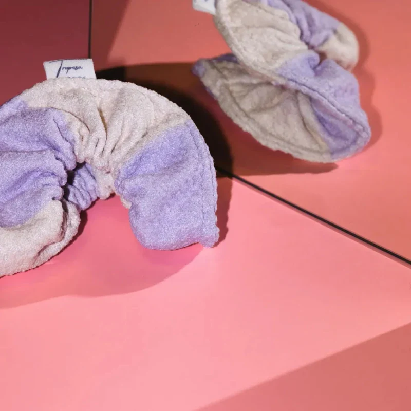 Chouchou upcyclé – Lilas et blanc/crème - Rachel - Image 7