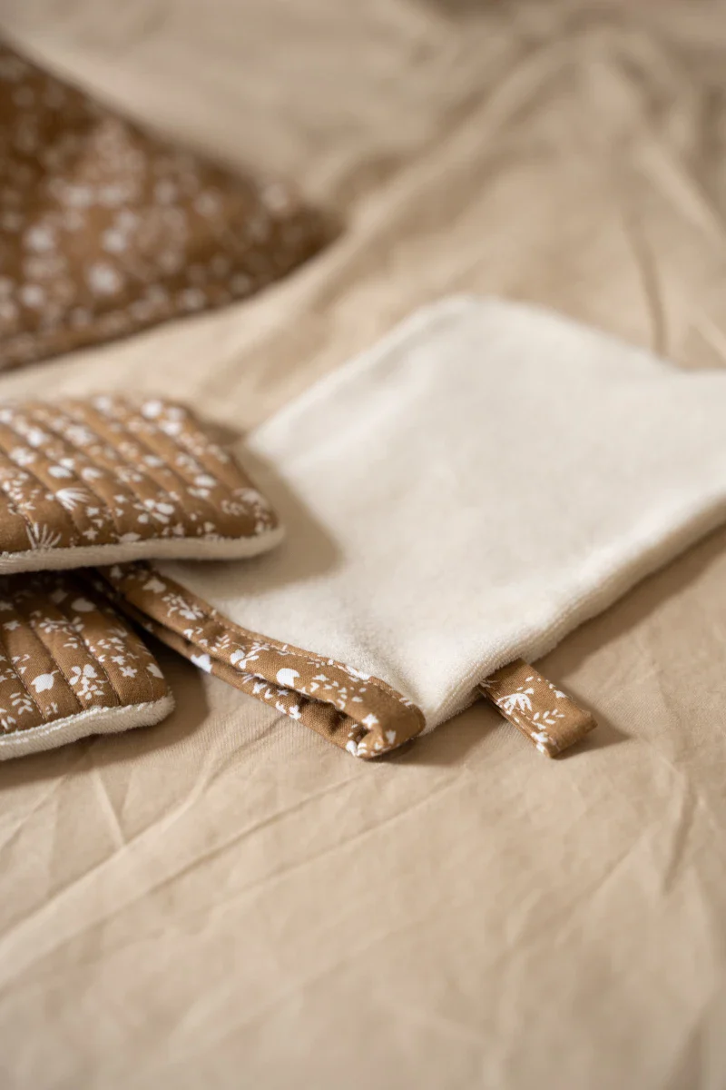 Coffret de bain pour bébé avec gant + trio de lingettes en coton biologique - Image 5