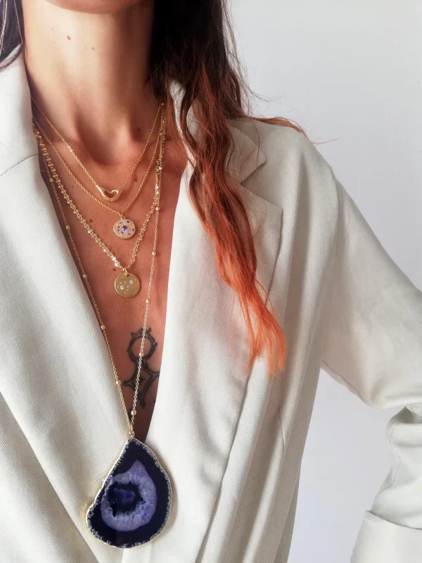 Collier cœur avec les mains doré - Image 6